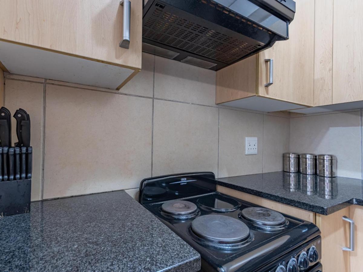 Apartment Rad - Illovo Mews 245 Oxford Road *