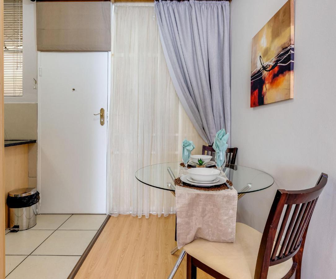 Apartment Rad - Illovo Mews 245 Oxford Road