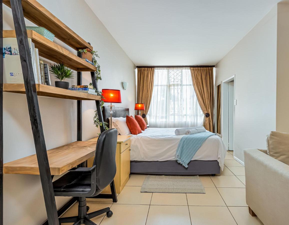 Apartment Rad - Illovo Mews 245 Oxford Road *