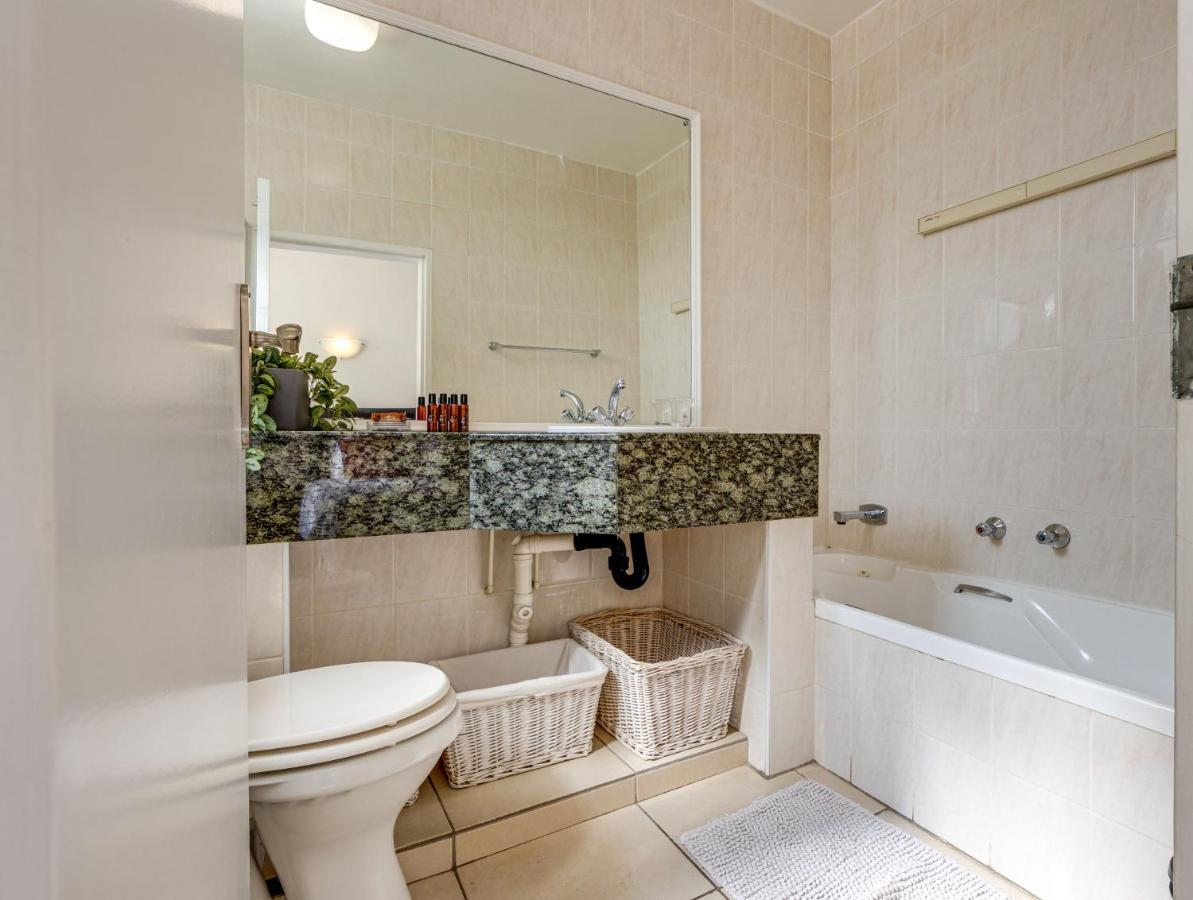 Rad - Illovo Mews 245 Oxford Road Apartment Johannesburg