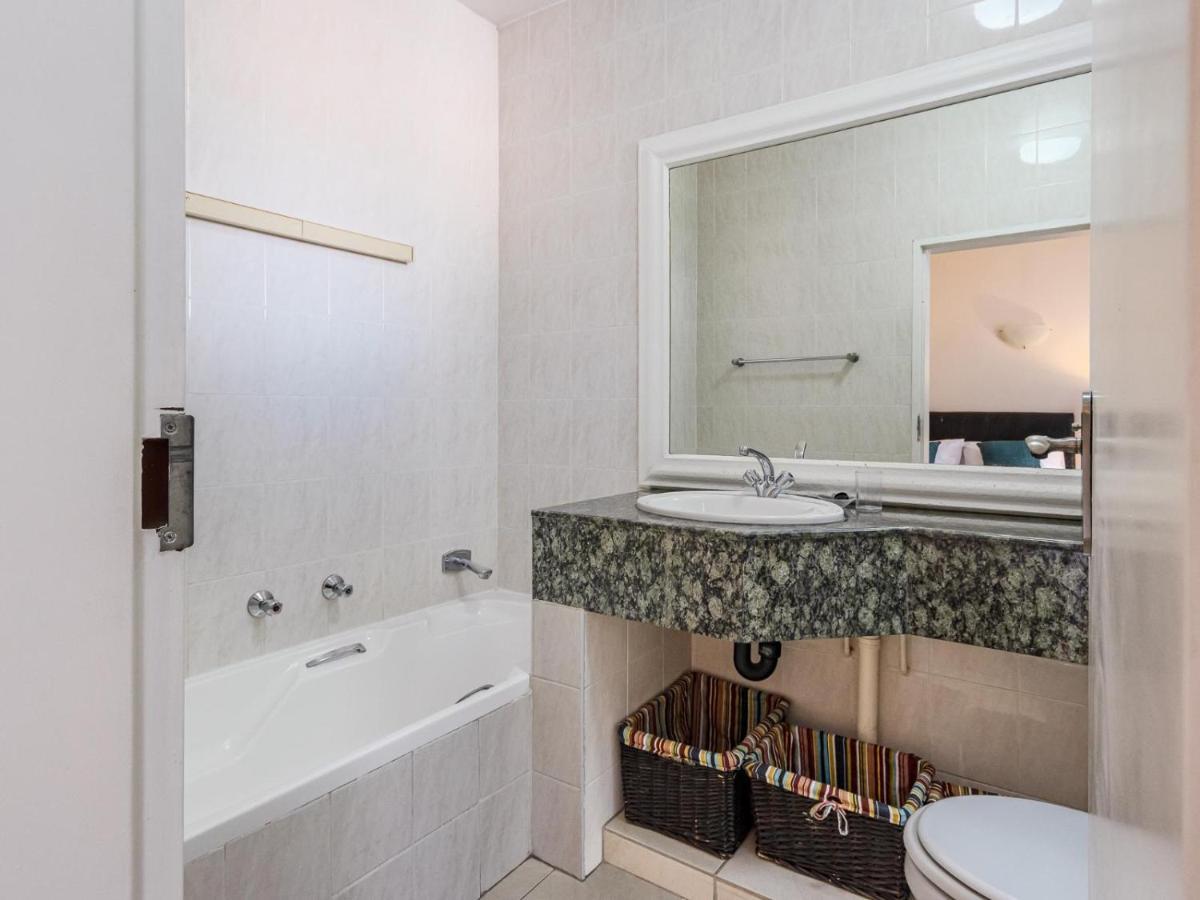 Apartment Rad - Illovo Mews 245 Oxford Road *
