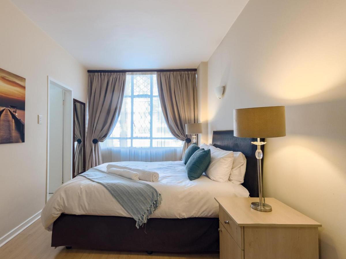 Apartment Rad - Illovo Mews 245 Oxford Road Johannesburg
