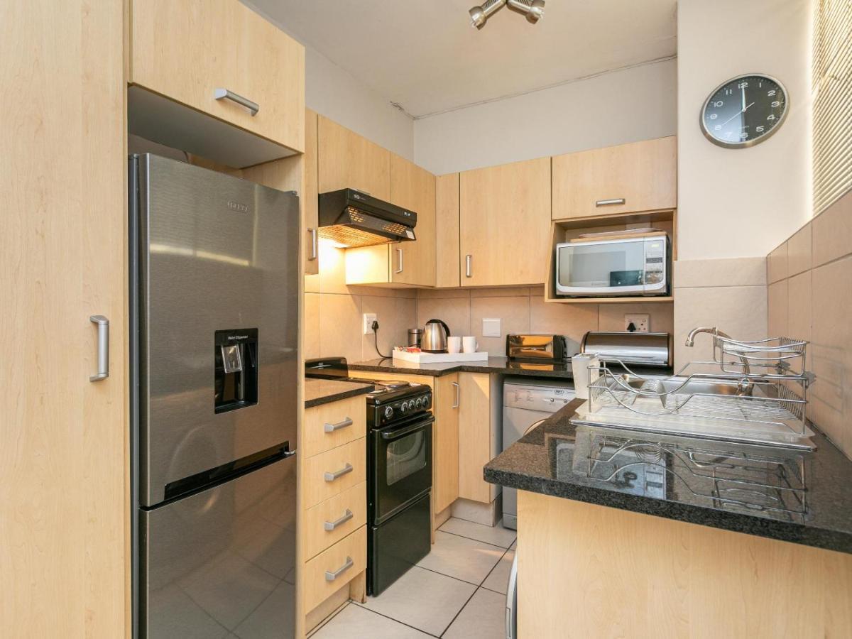Apartment Rad - Illovo Mews 245 Oxford Road *